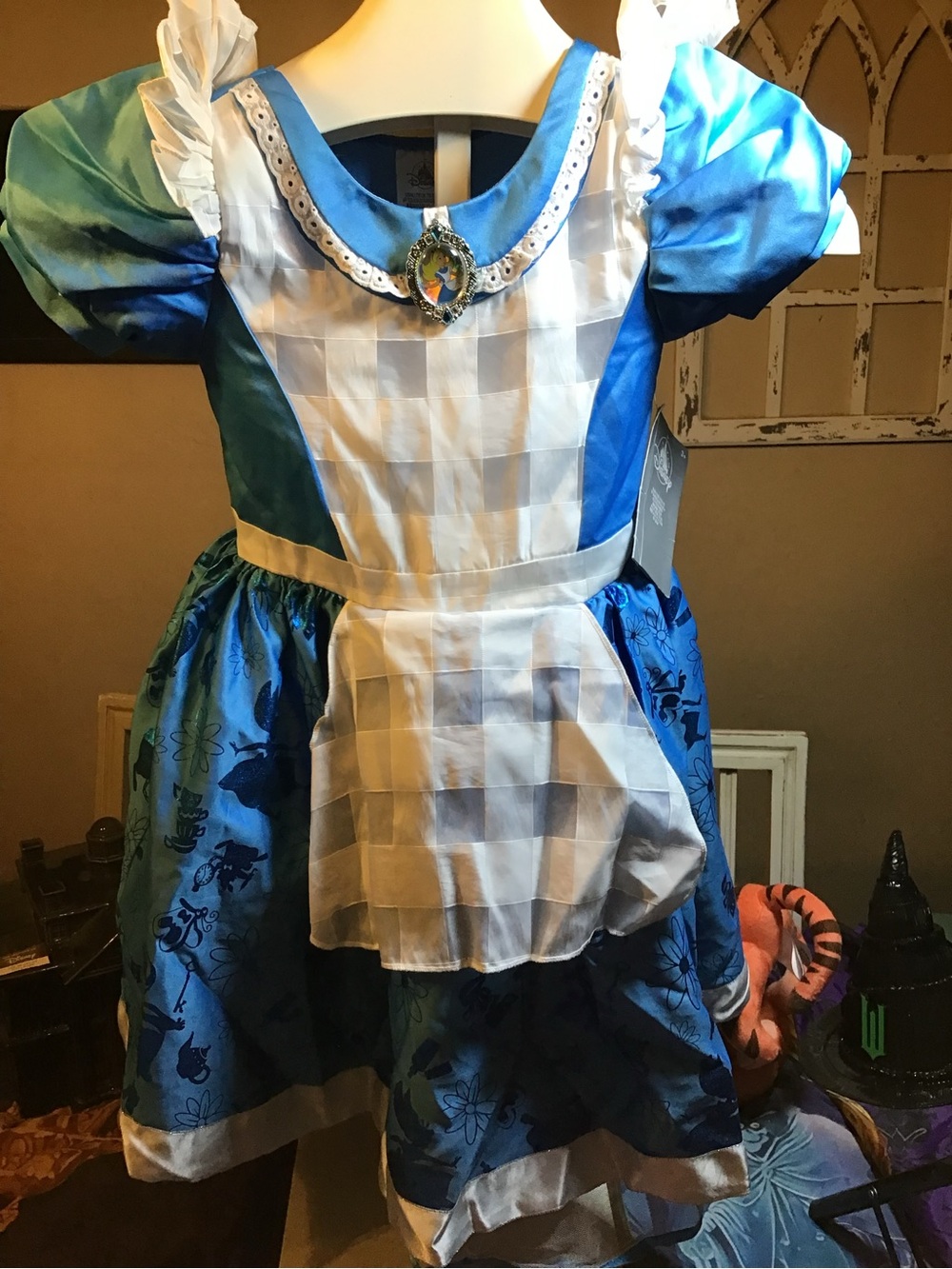 Disney parks Alice in Wonderland child costume size 7/8-NEW
